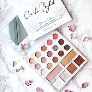 DELUXE EYESHADOW PALETTE